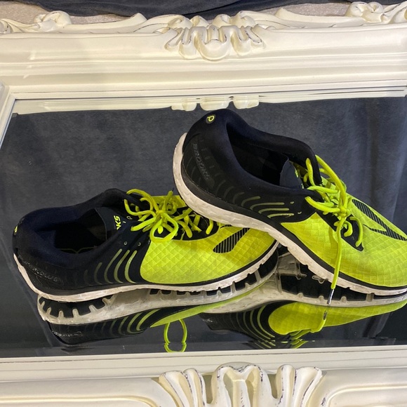 Brooks running shoes - Picture 1 of 5